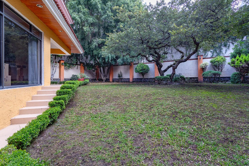 Elegancia Y Tranquilidad, Casa En Venta En Jardines Del Pedregal
