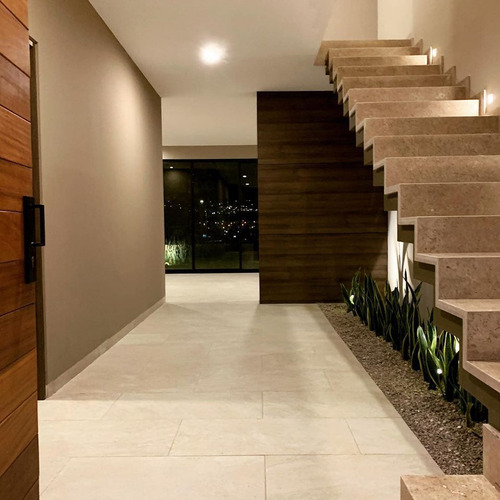 Linda Residencia En Altozano, De Autor, 3 Recamaras, Sala Tv, Jardín, Luxury