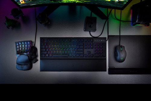 Imagen 6 de 9 de Teclado de una mano gamer Razer Tartarus V2 color negro con luz RGB