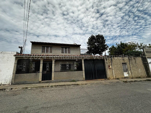 Kl Vende Hermosa Casa En El Oeste De Barquisimeto #24-14268