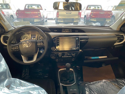 Imagen 13 de 15 de Toyota Hilux Srv 4x4 Manual M/t 0km - Año 2022 Disponible