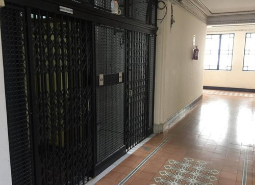 Alquilo Cómodo Apartamento En Edificio De Estilo, 2 Dormitorios, 2 Baños Y Terraza Lavadero, Ubicado En Palermo.