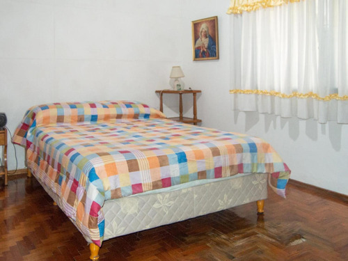 Espectacular Casa De 4 Ambientes Con Amplio Fondo Parque