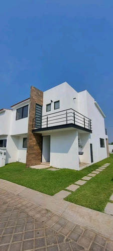 Casa Modelo B , Jardín Alberca Propia Estrene Fracc Vigilanc