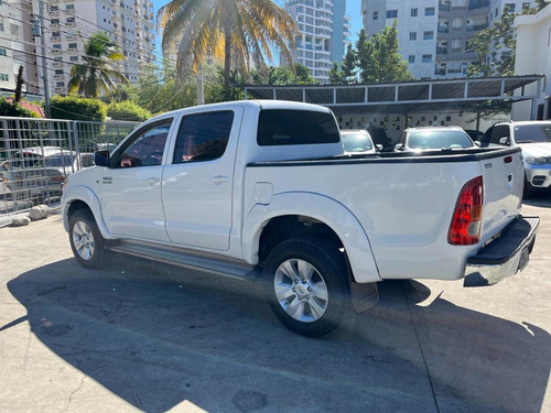 Imagen 12 de 15 de Toyota Hilux .
