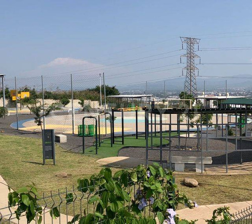 Terreno En Venta En Fraccionamiento Zimalta, Tlaquepaque.