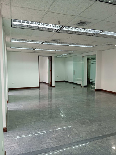 Oficina / Alquiler / Urb.: Los Palos Grandes / 140 Mts2