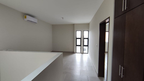 Imagen 10 de 23 de Casa De 3 Habs Cada Una Con Baño, Los Encinos