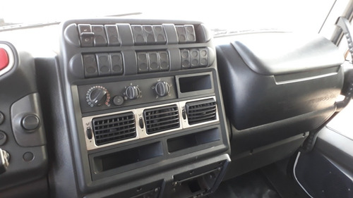 Iveco Tector 240e25 6x2 2011 Baú