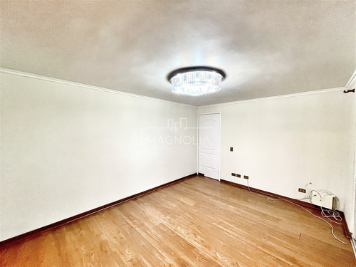 Casa En Venta De 5 Dorm. Mas Servicio En Sector Santa Esther
