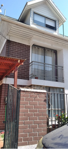 Se Arrienda Casa De 3 Pisos, 4d/4b, Estacionamiento, Maipú