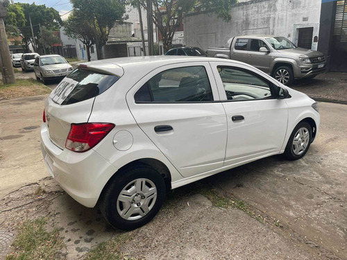 Imagen 8 de 25 de Chevrolet Onix 2019 1.4 Joy Ls