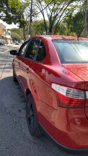 Imagem 11 de 13 de Fiat Grand Siena 2013 1.6 16v Essence Flex Dualogic 4p