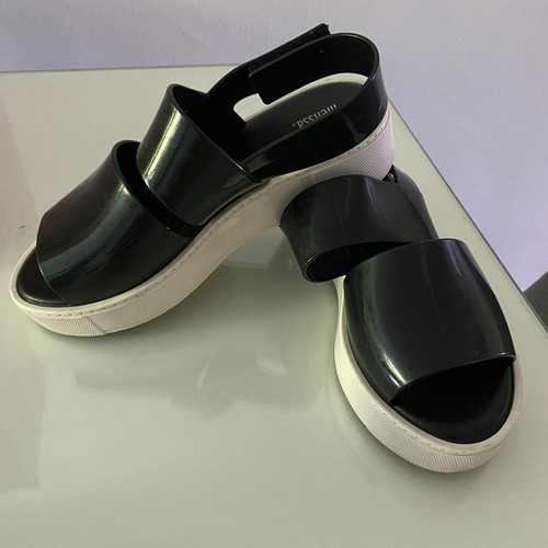 Sandalias Nro 38 Negras Melissa Base Blanca