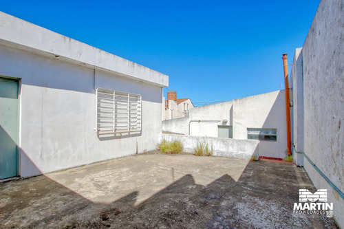 Galpón De 500m2 Con Tres Oficinas Y Vestuarios - Olivos
