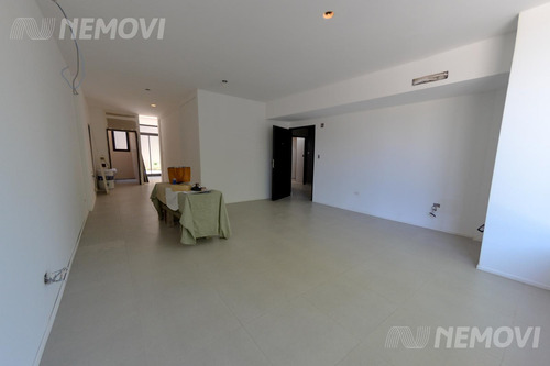 Venta Local Con Patio Parque Saavedra