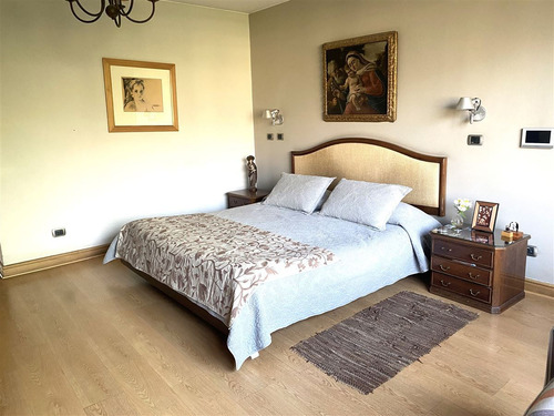 Departamento En Venta De 4 Dorm. 2 Estacs. En Lo Barnechea