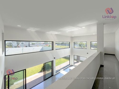 Quinta - Casa Con Alberca Y Papala En Venta Portal De Zuazua En Zona Portal Del Norte