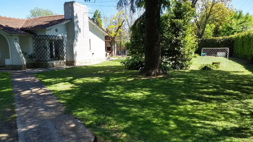 Casa Venta 2 Dormitorios, Pileta Y Parrilla Terreno 924 Mts 2 Totales - La Plata