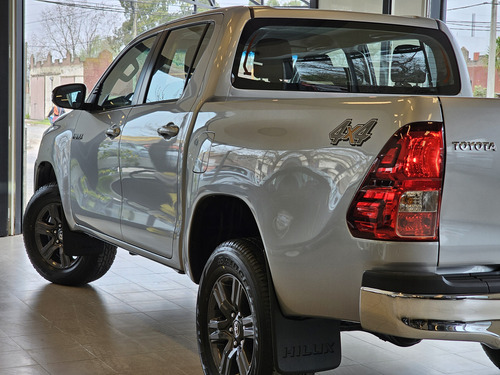 Toyota Hilux Pick-up 2.8 Cd Sr 204cv 4x4 At