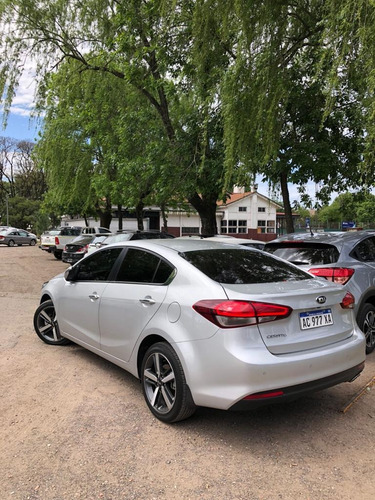 Kia Cerato. 2.0 Nafta Automatico. Rebajo