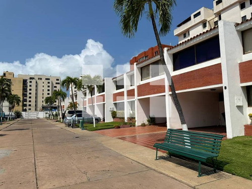 En Venta Acogedor Twonhouse En La Cuidad De Lecheria Estado Anzotegui