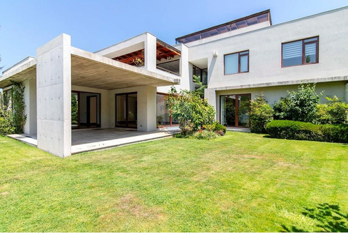 Linda Casa En Lo Barnechea: Espacios Y Comodidad