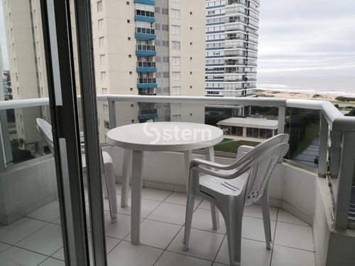 Imagen 5 de 18 de Venta De Apartamento 1 Dormitorio En La Playa Brava, Punta Del Este