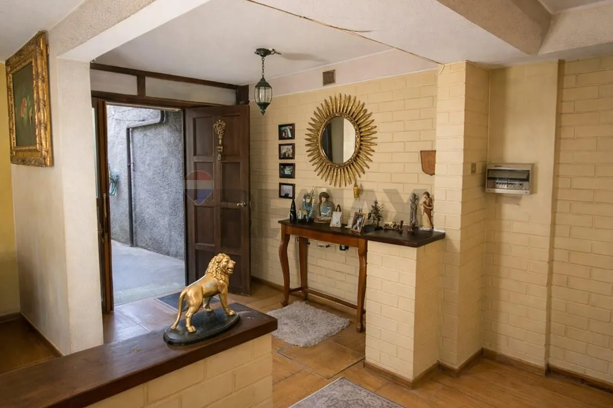 Imagen 5 de 12 de Casa De Dos Pisos 236 M2 /ñuñoa