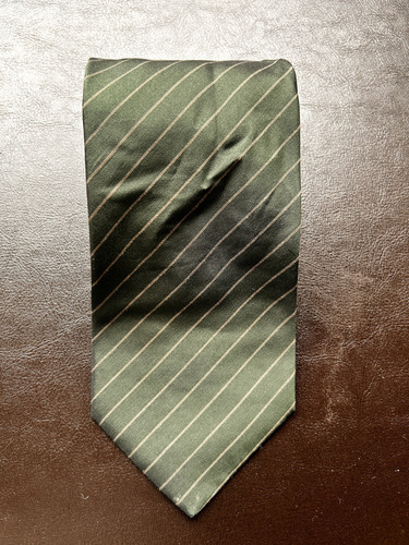 Corbata Italiana Hugo Boss Verde Oscuro Ratas Grises 1.46 M (Usado)