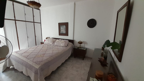 Departamento 3 Amb Sobre Peatonal C/ Quincho F: 7477