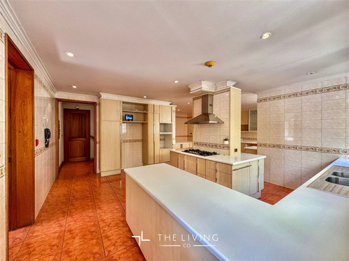 Casa En Venta De 7 Dorm. En Vitacura