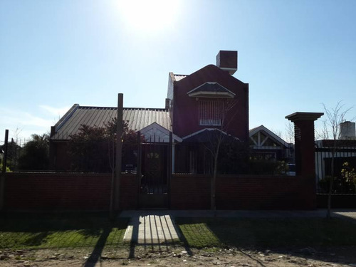 Vendo Excelente Chalet Quinta, Km. 41, Virrey Del Pino, Con 7 Habitacion, Quincho, Pileta