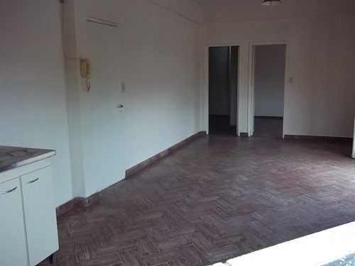 Imagen 5 de 6 de Departamento De 3 Ambientes En Alquiler Tablada.-