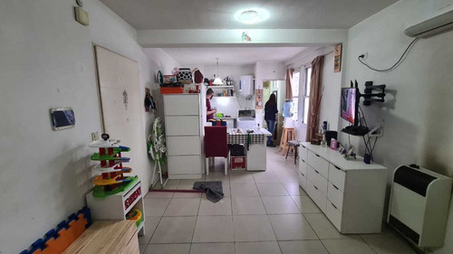 Imagen 3 de 10 de En Venta Departamento De 1 Ambiente Con Cochera Cubierta En 7mo Piso En Caseros Centro !!! F: 8287