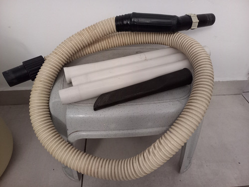 Aspirad.yelmo Mod43000con Accesorios, Buen Estado,3 Ruedas Beige (Usado)