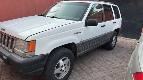 Jeep Grand Cherokee Laredo L6 4x2 At