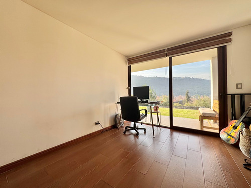 Con Vista, Condominio Y Cercana A Colegios En Los Trapenses