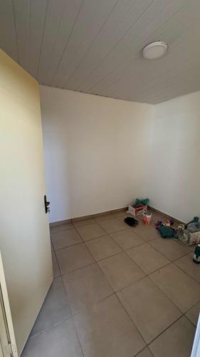 Aluga-se Casa Com 2 Quartos E Amplo Quintal