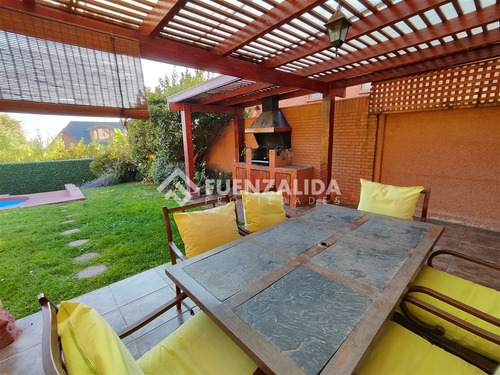 Casa En Venta De 5 Dorm. Condominio, San Carlos De Apoquindo