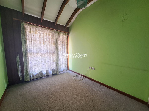 Casa En Venta De 5 Dorm. En Ñuñoa