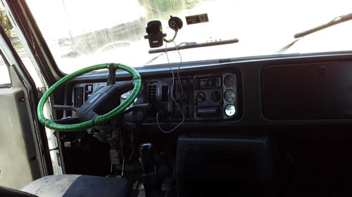 Imagem 6 de 9 de Volvo320 Volvo