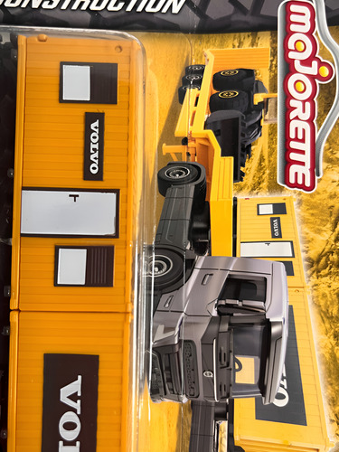 Majorette Volvo Transporter Tune Up 2024 1:64 Amarillo