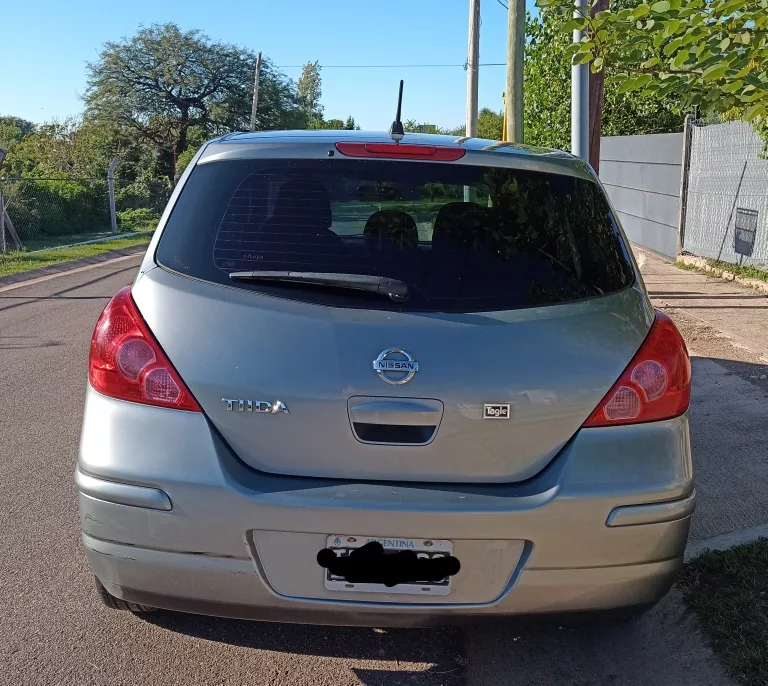 Nissan Tiida 1.8 Visia