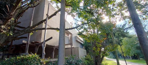 Casa En Venta - 3 Dormitorios 2 Baños - Cochera - 800mts2 - Arturo Seguí