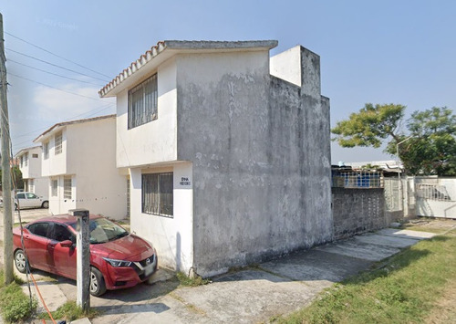 Sk01-casa En Remate Bancario En C. Emma Huidodro, Rica Ii, Ver. (65% Debajo De Su Valor Comercial)