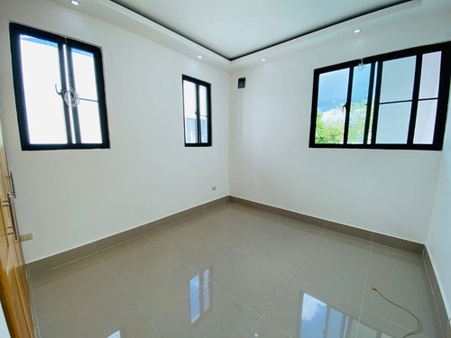 Casa De 2 Niveles Con 3 Habitaciones Y Piscina De Venta En Residencial Cerrado De Pontezuela, Av. 27 De Febrero!