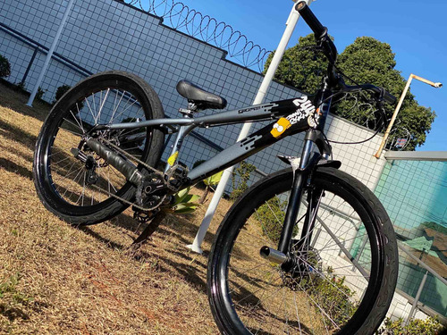 Imagem 2 de 6 de Bicicleta