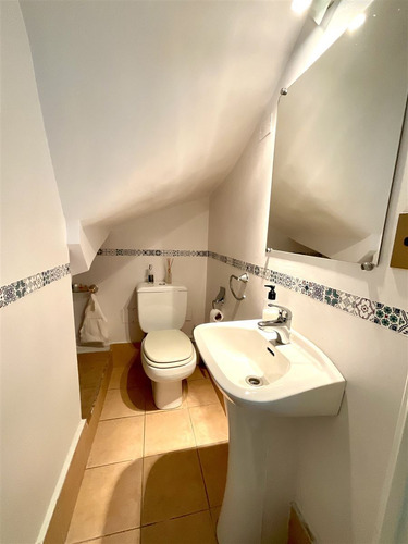 Casa En Venta De 5 Dorm. Condominio En Las Condes