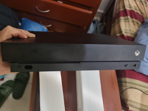 Consola Xbox One X 1tb Color Negro Excelentes Condiciones (Usado)